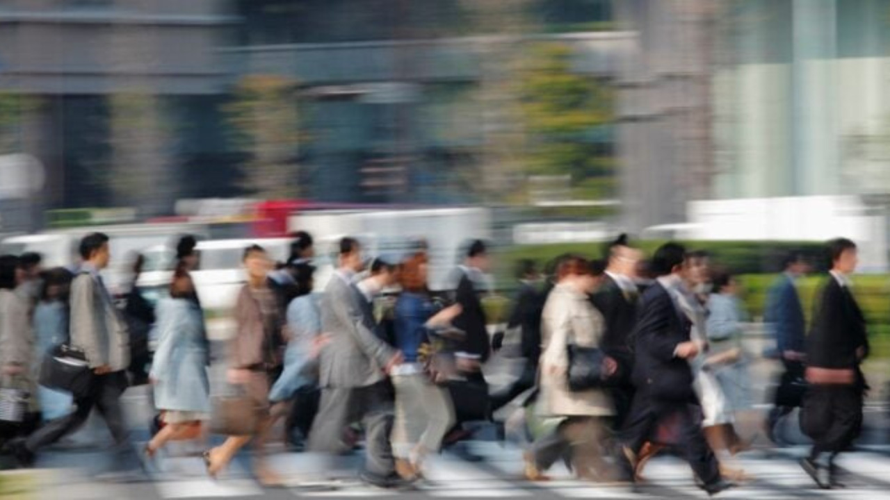 Working people walking in rush hour